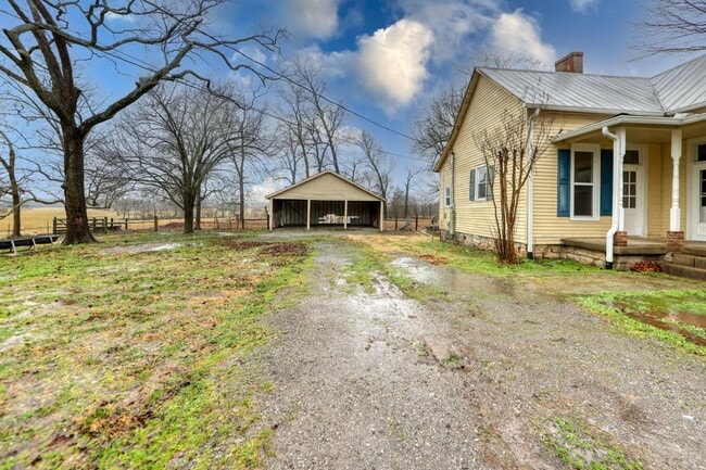 Building Photo - 2030 Spring Creek Rd