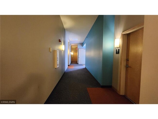 Building Photo - 2650 University Ave W