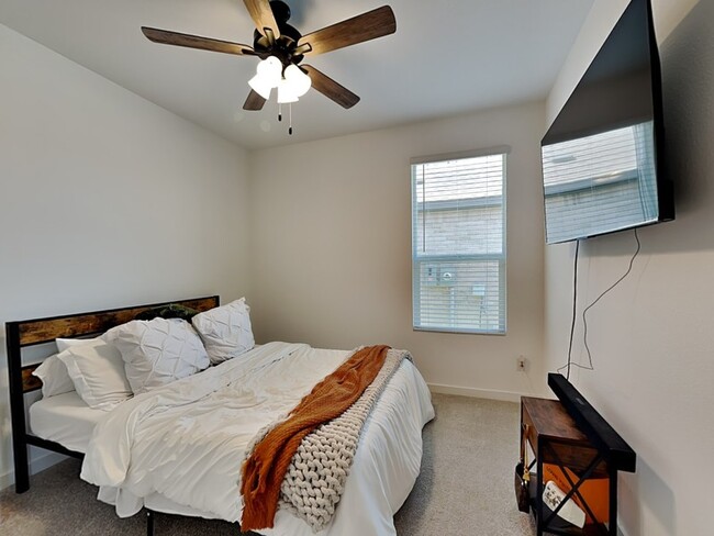 Building Photo - 2605 Conroe Rd