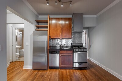 Building Photo - 722 W Addison St