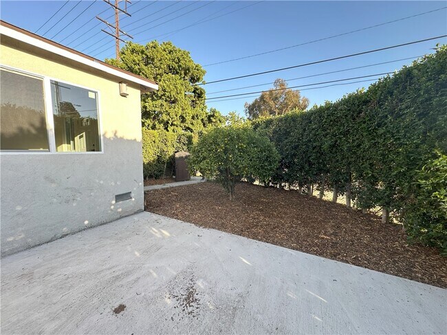 Building Photo - 15733 Victory Blvd