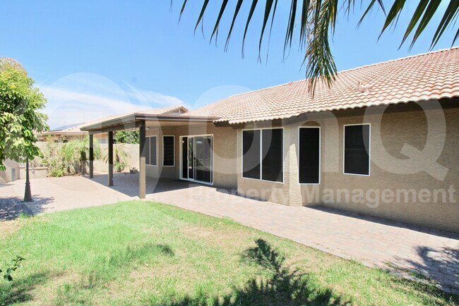 Building Photo - 661 W Horseshoe Ave