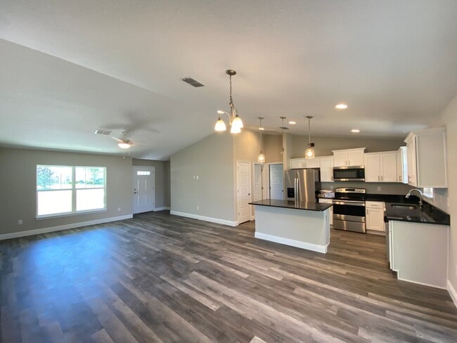 Building Photo - Custom Home - Kingsland Country Estates Desirable  4/2/2 **Won't Last**