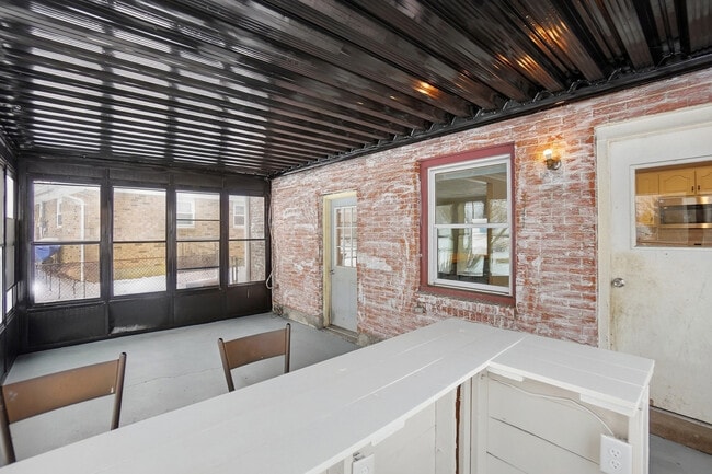 Building Photo - 946 N Westedge Dr