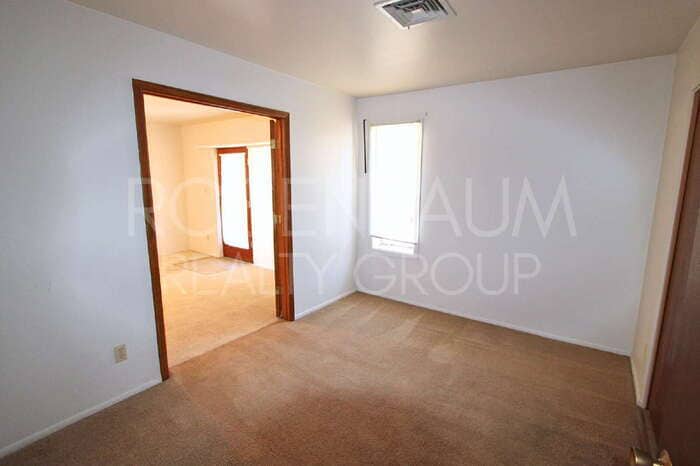 Building Photo - 1014 N Pueblo Dr