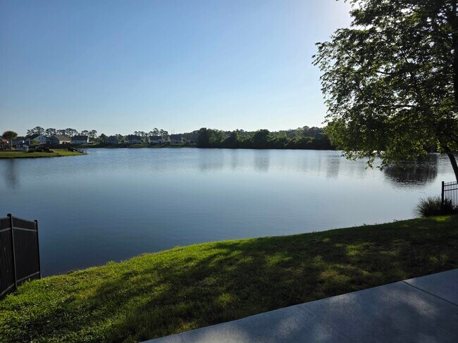 Building Photo - 1048 Meadowoods Dr