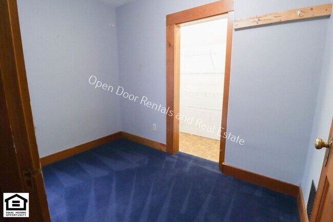 Building Photo - $300.00 off first months rent!! Now availa...