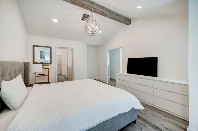 Building Photo - 12625 Memorial Dr