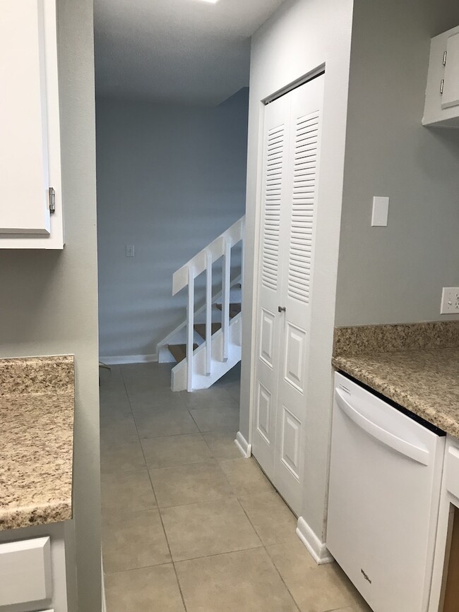 Building Photo - 610 Orange Blossom Dr
