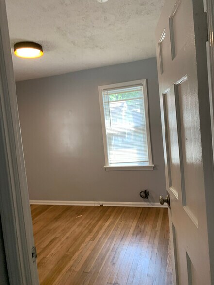 Building Photo - 1105 Elmwood Rd