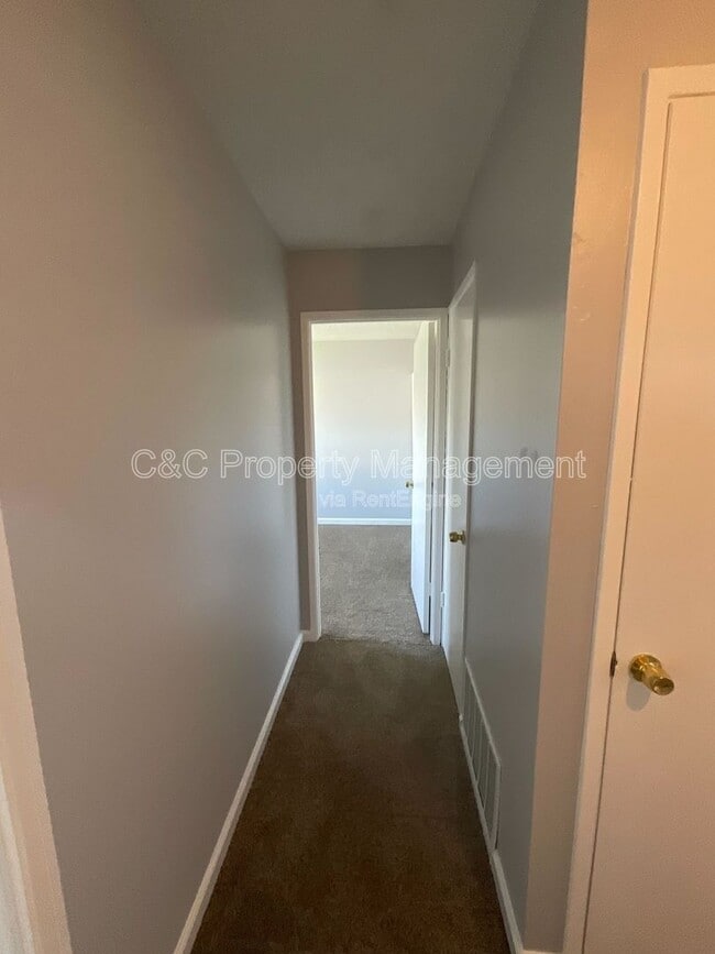 Building Photo - 292 Grecia Ct