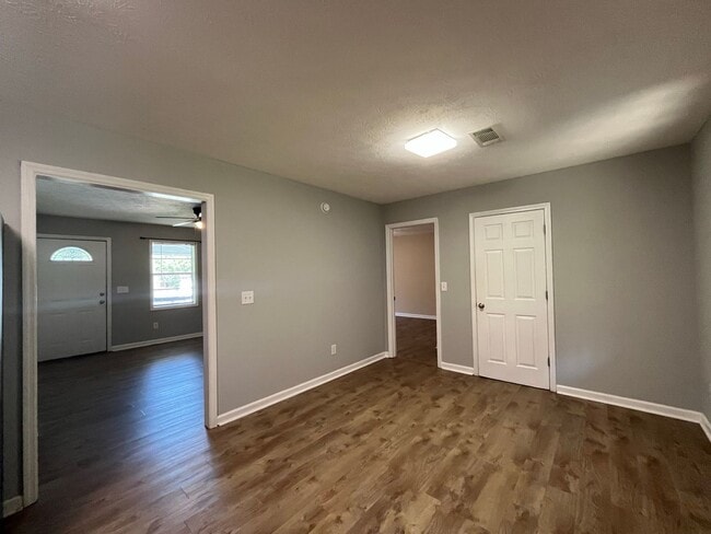 Building Photo - Beautiful Home Located Off Of Whitesville ...