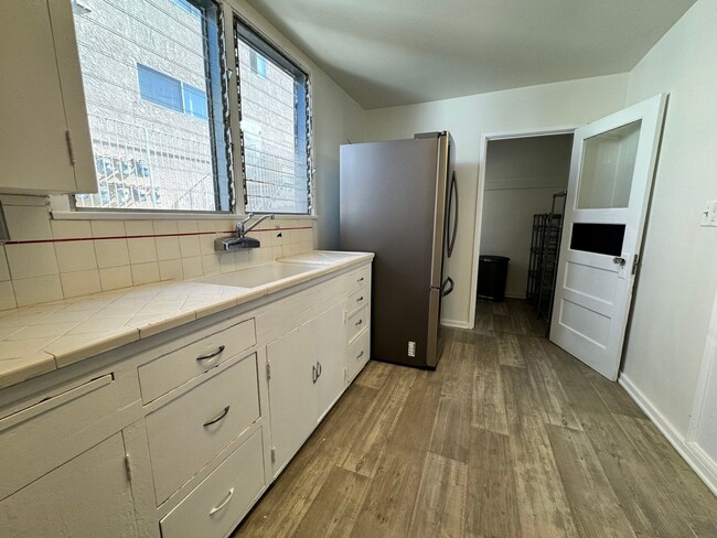 Building Photo - Two Bedroom Front House near Westside Village