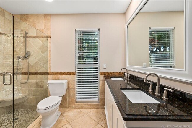 Building Photo - 7 Riverview Dr