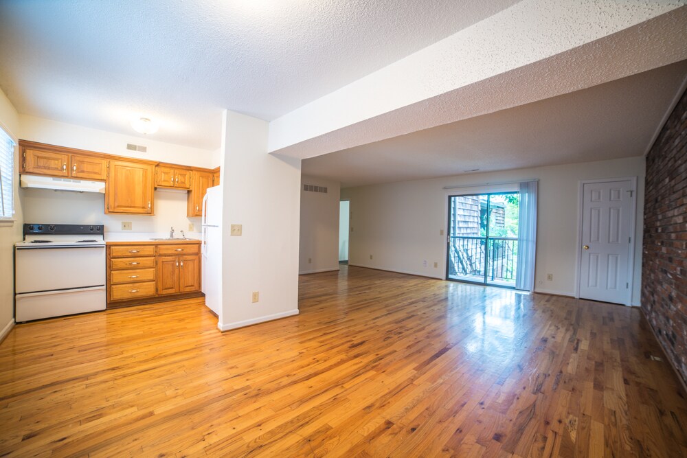 Building Photo - 4012 Oak St