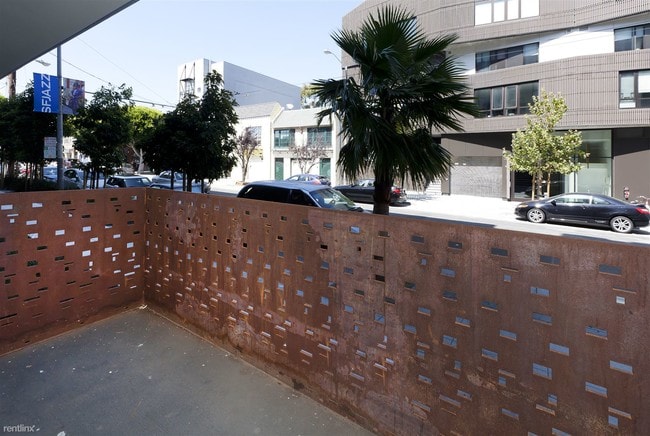 Building Photo - 300 Ivy St