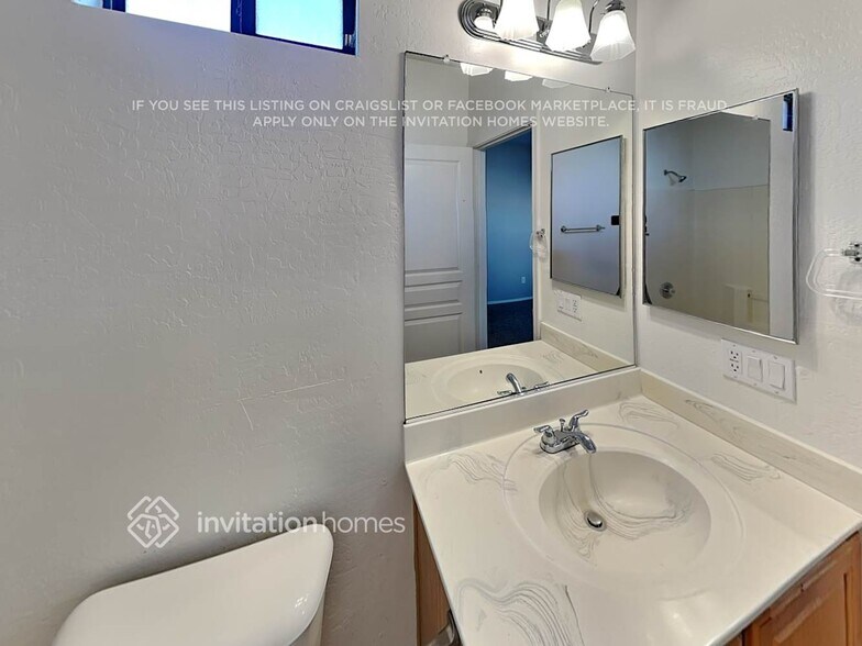 Building Photo - 922 W St Kateri Ave