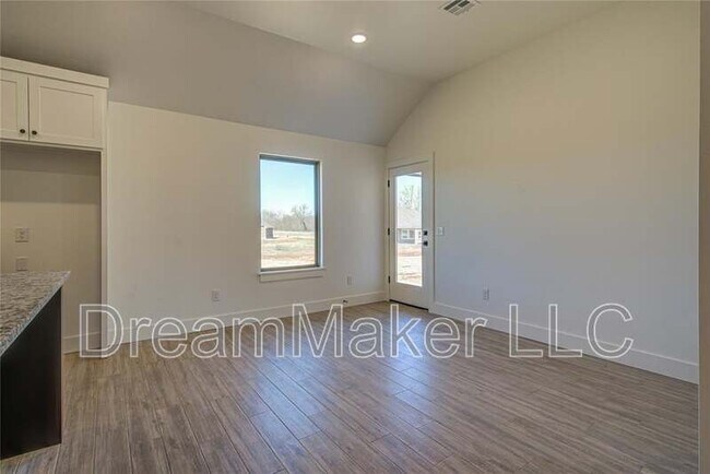 Building Photo - 138 Trimble Dr