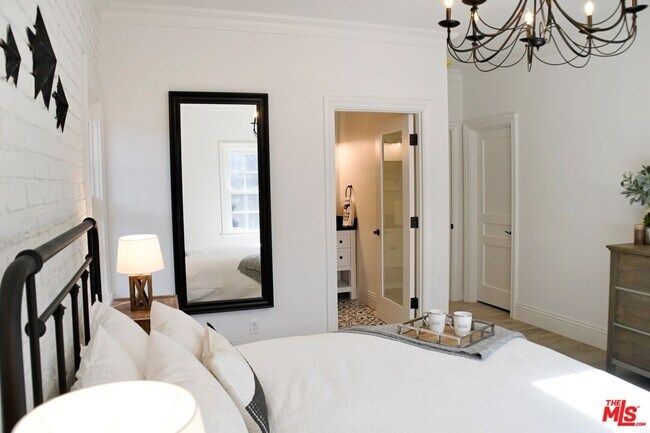 Building Photo - 137 N Harper Ave