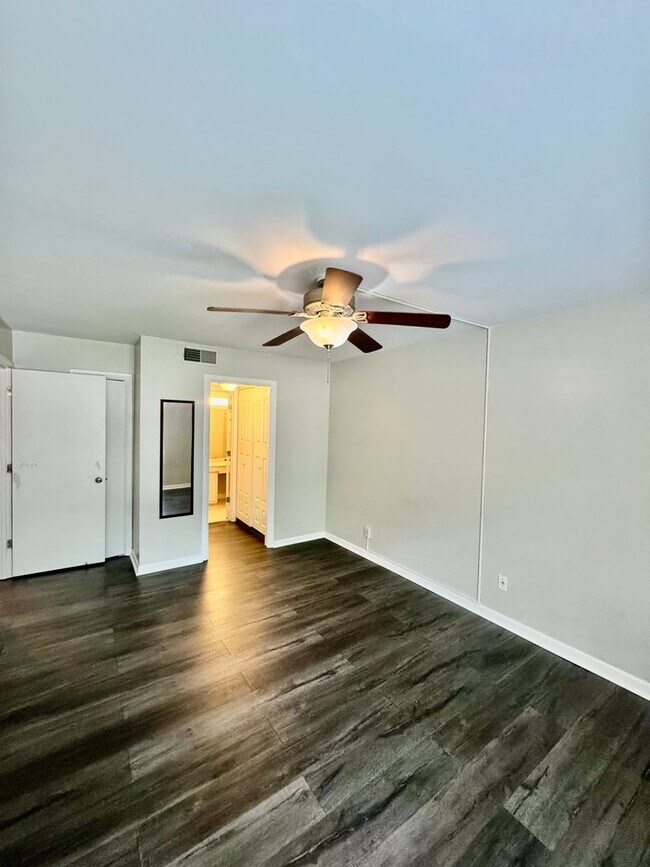 Building Photo - Lake Murray Living--- 2bd/2ba condo