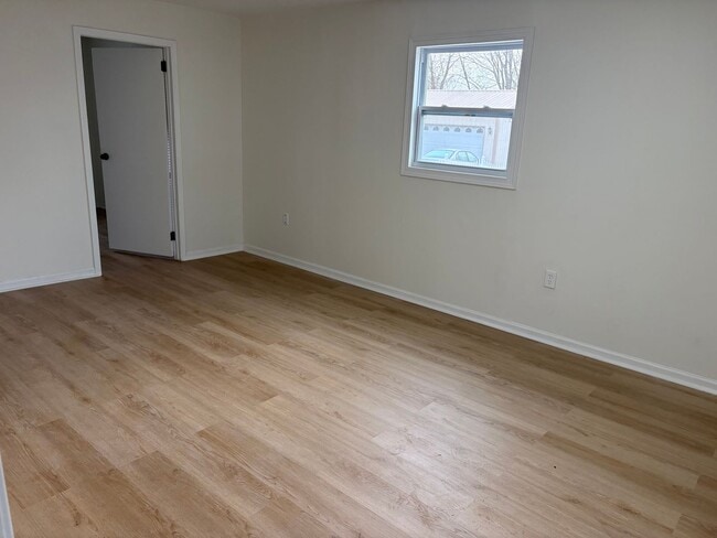 Building Photo - 870 Geneva Ave