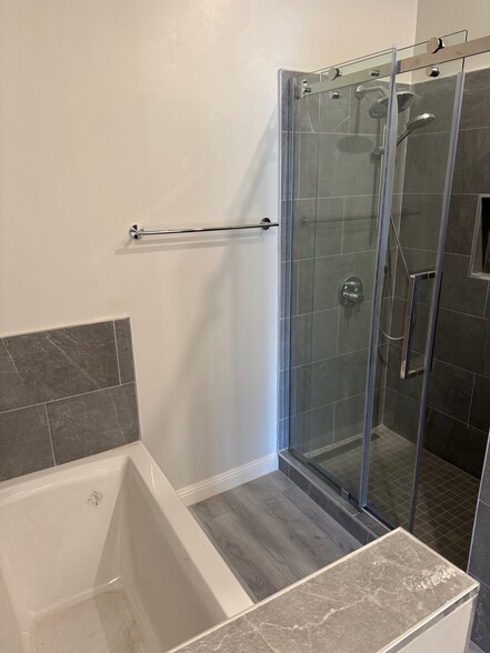 Master Bath - 1280 17th Ave