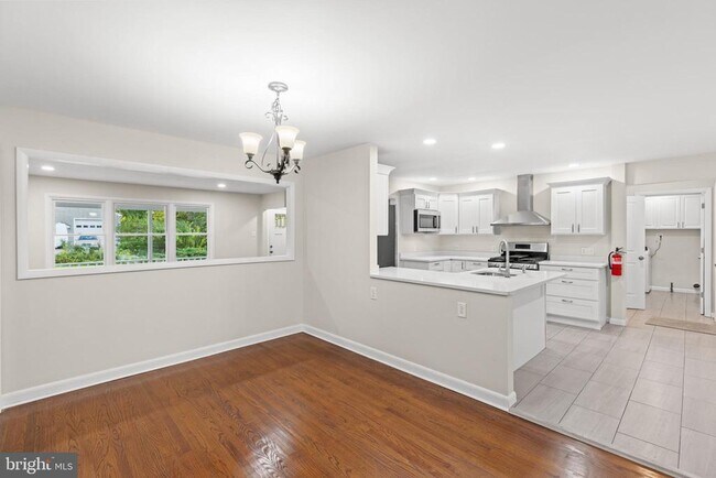 Building Photo - 705 Devon Rd