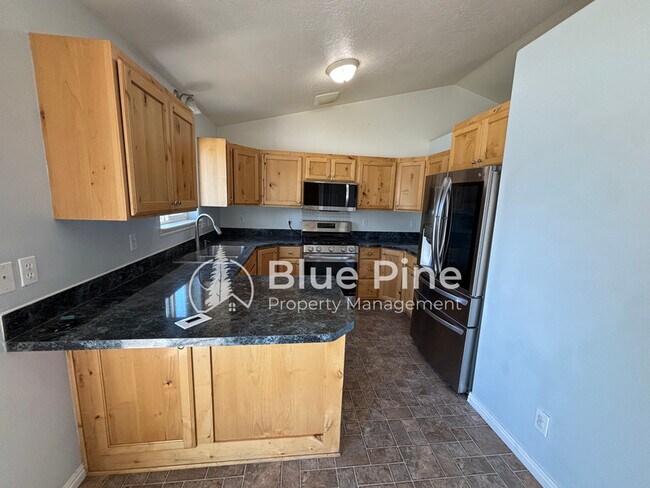 Building Photo - 3920 E Deloy Dr