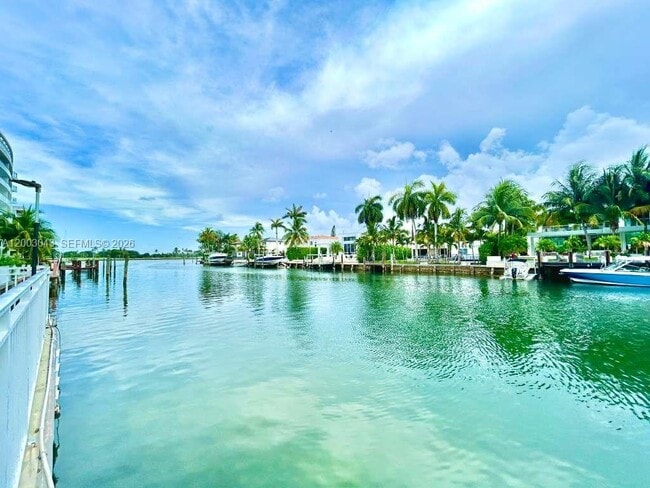 Building Photo - 9500 W Bay Harbor Dr