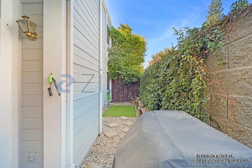 Building Photo - 7417 Auburn Oaks Ct