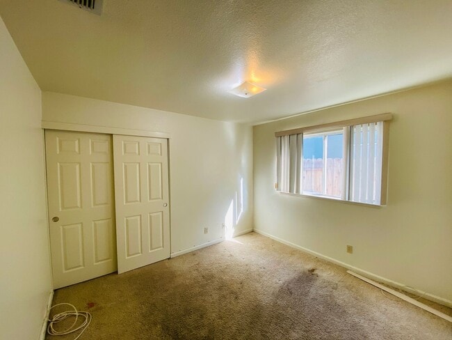 Building Photo - 3 Bedroom Home in Hampton Oaks