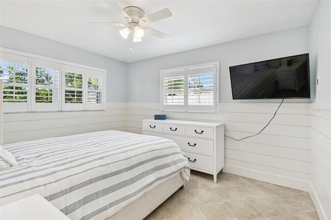 Building Photo - 2822 W Vina Del Mar Blvd