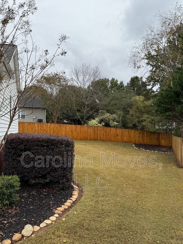 Building Photo - 323 Thornbush Ct