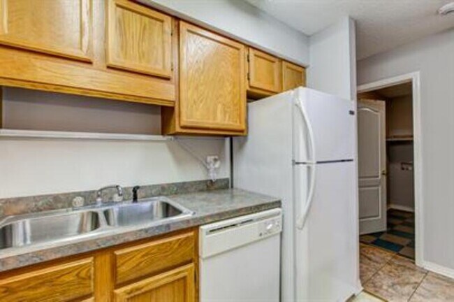 Building Photo - 2815 7th Ave