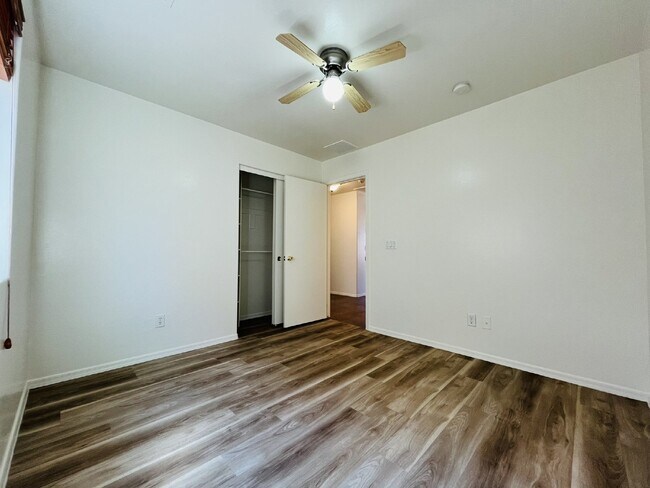 Building Photo - "Charming 3-Bedroom Oasis with 2 Full Baths in Buckeye - 1574 Sq Ft of Comfort!"