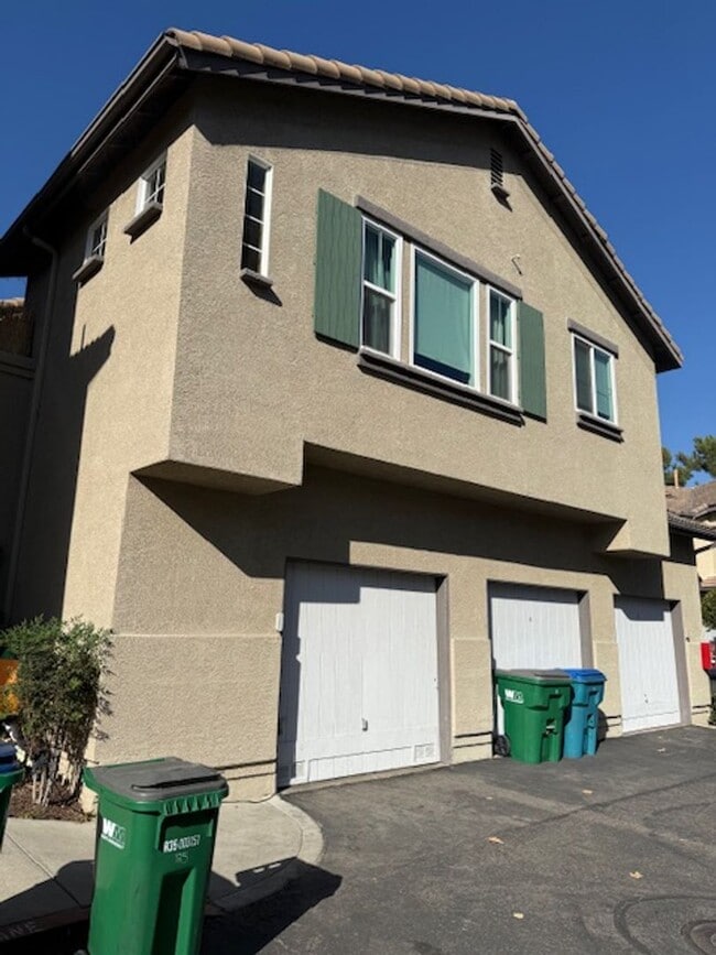Building Photo - 2 bed 1.5 bath in Dakota Community in Wago...