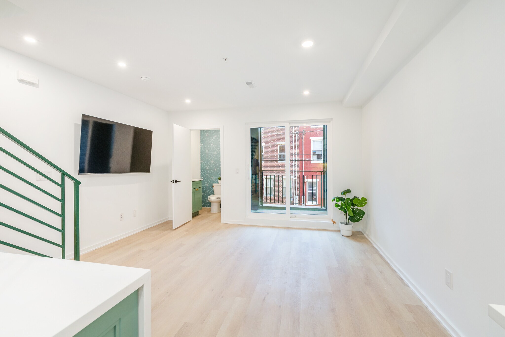 Building Photo - 1627 Fontain St