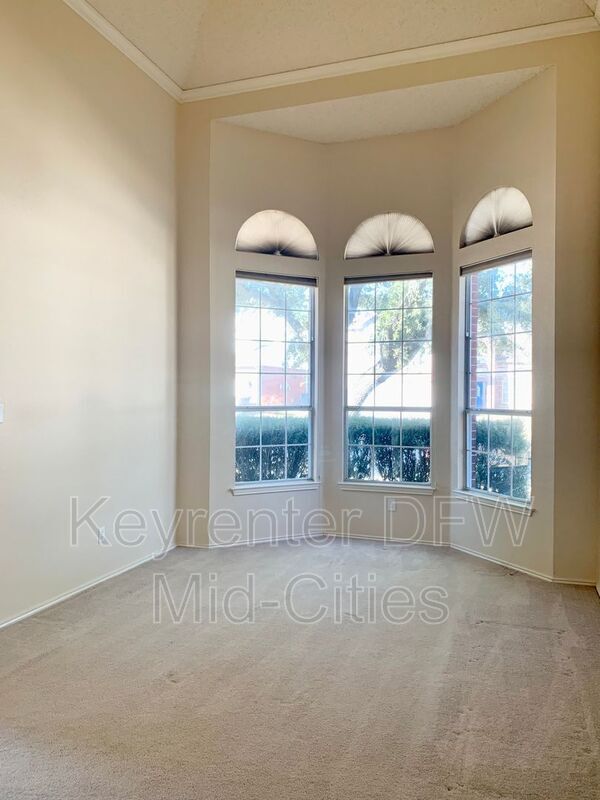 Building Photo - 2320 Kittyhawk Dr