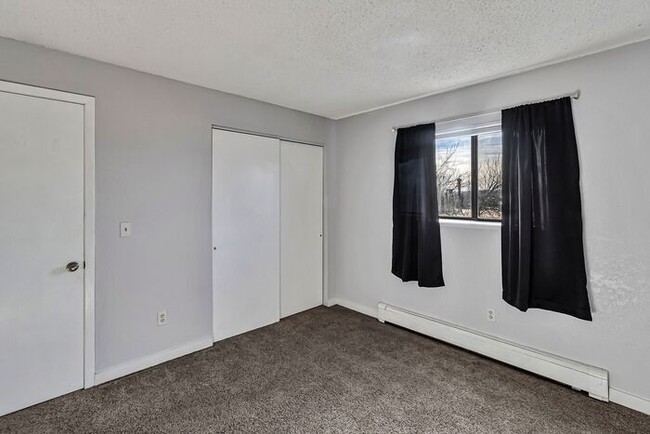 Building Photo - Charming Condo with Modern Amenities