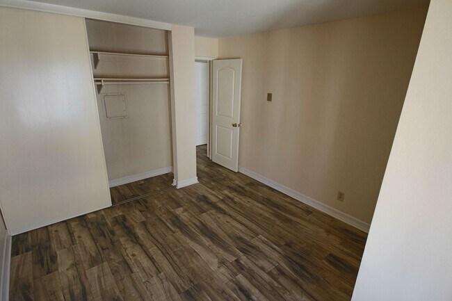 Building Photo - Best Priced 2 Bedroom Condo in the Heart o...