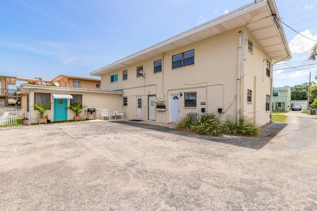 Building Photo - 407 University Blvd