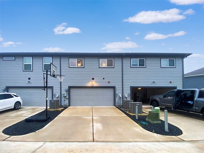 Building Photo - 11922 Amber Oak Wy