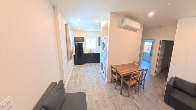 Building Photo - 847 Winston Dr