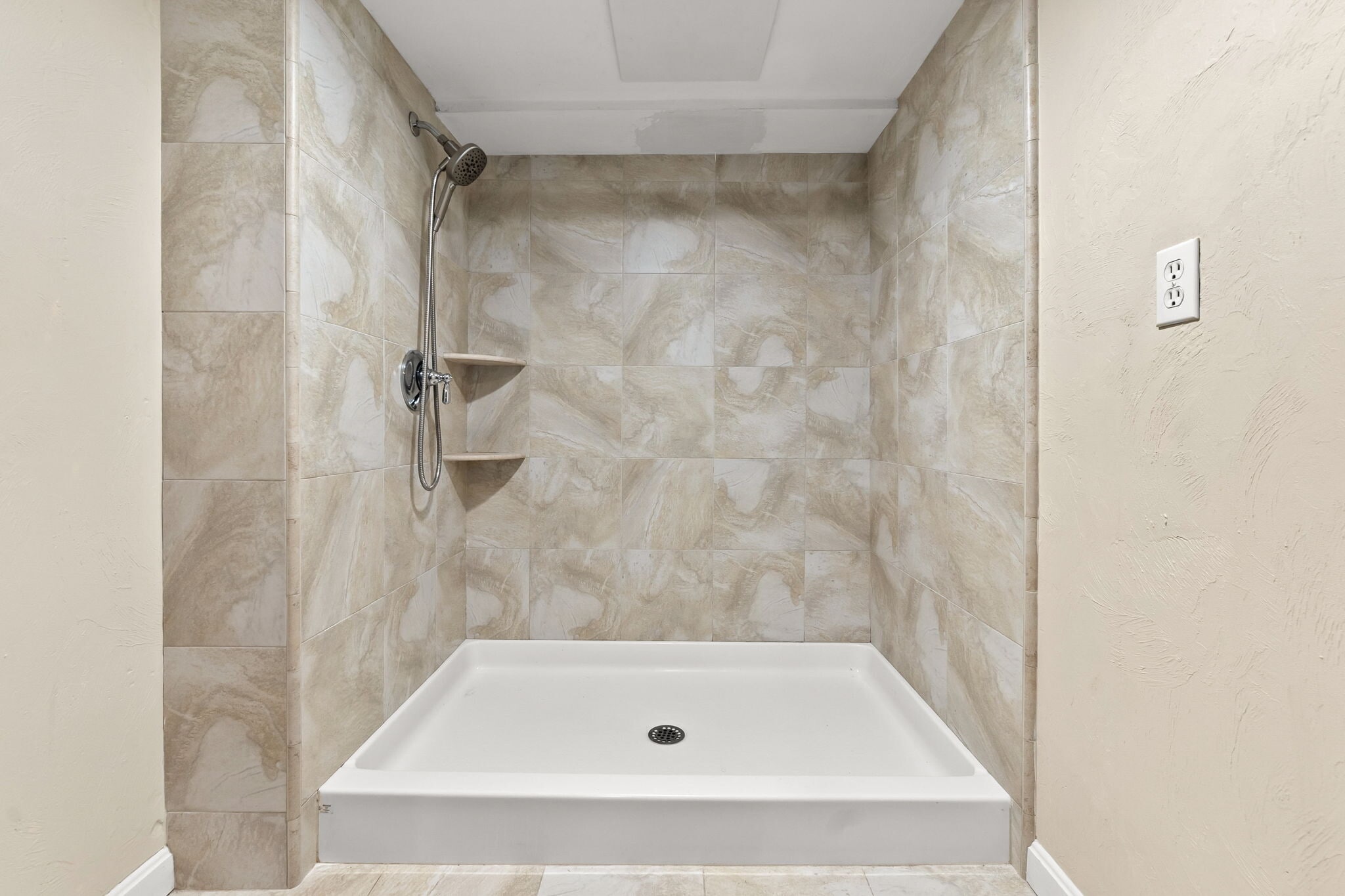 Building Photo - 40 Avon St