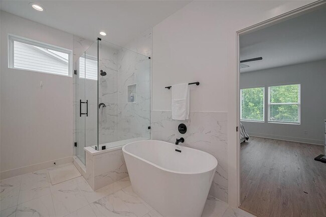 Building Photo - 1111 Bruno Pl