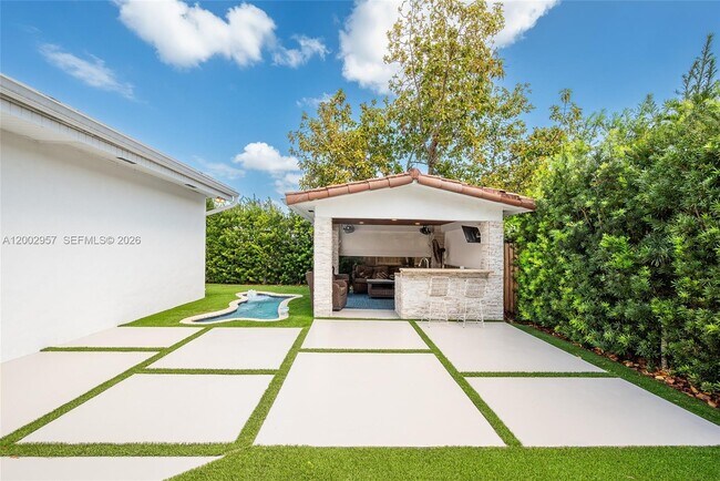 Building Photo - 6134 SW 28th St