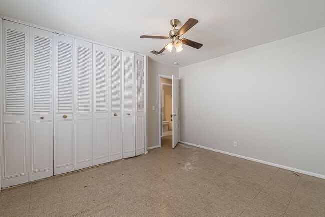 Building Photo - 9518 Millbrook Dr