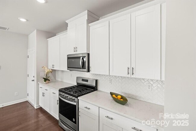 Building Photo - 2131 Belterra Dr