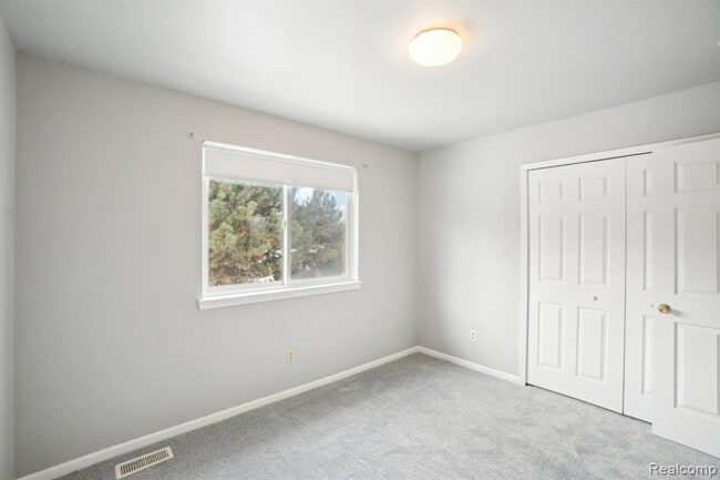 Building Photo - 2609 Huntington Dr