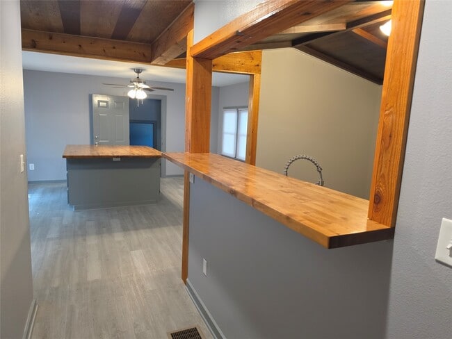 Building Photo - 101 Hackberry St